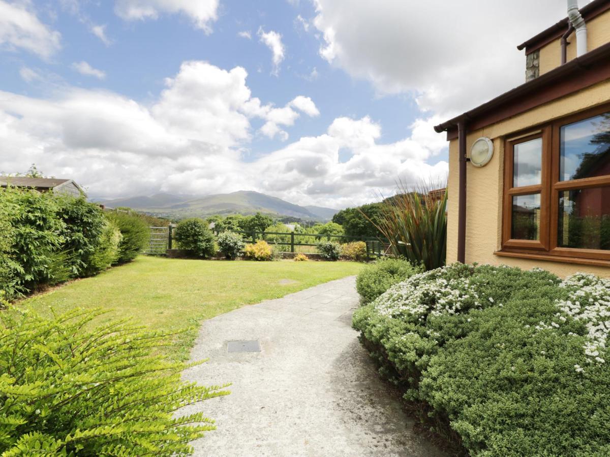 Ddol Helyg Farmhouse Llanrug Exterior foto